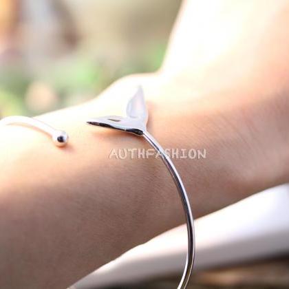 Whale Tale Bracelet Adjustable Silver Plated..